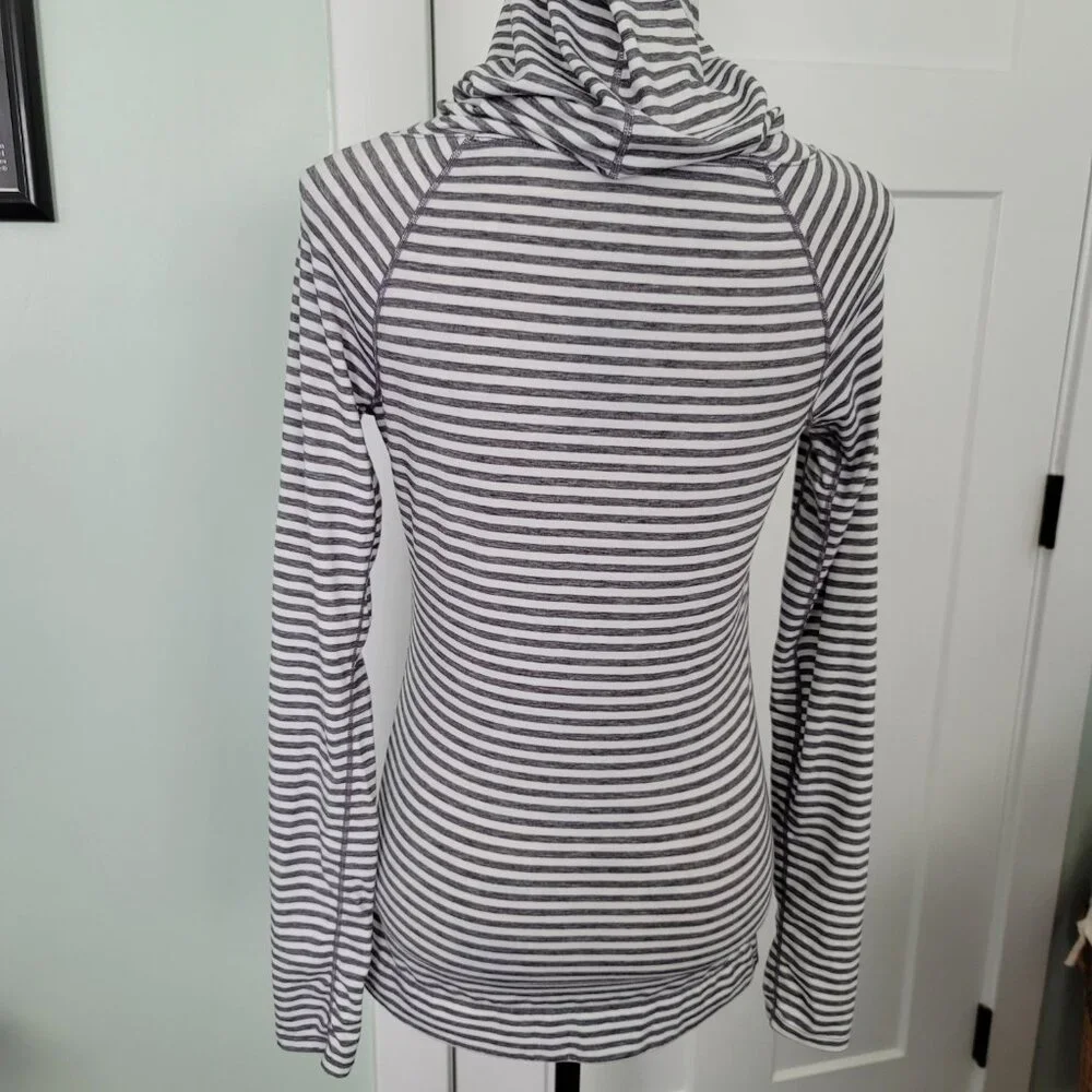 Gap Fit Breathe XS Grey &  White Stripe Funnel Neck Hoodie XS with Thumbholes - Picture 3 of 13